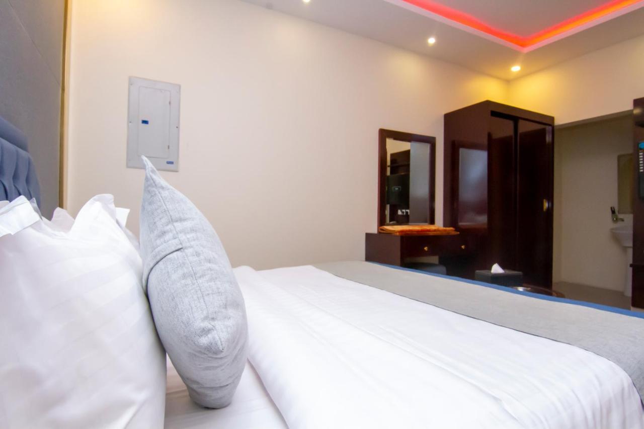 ال متعب سويتس الفلاح 1 Aparthotel Riyadh Exteriör bild
