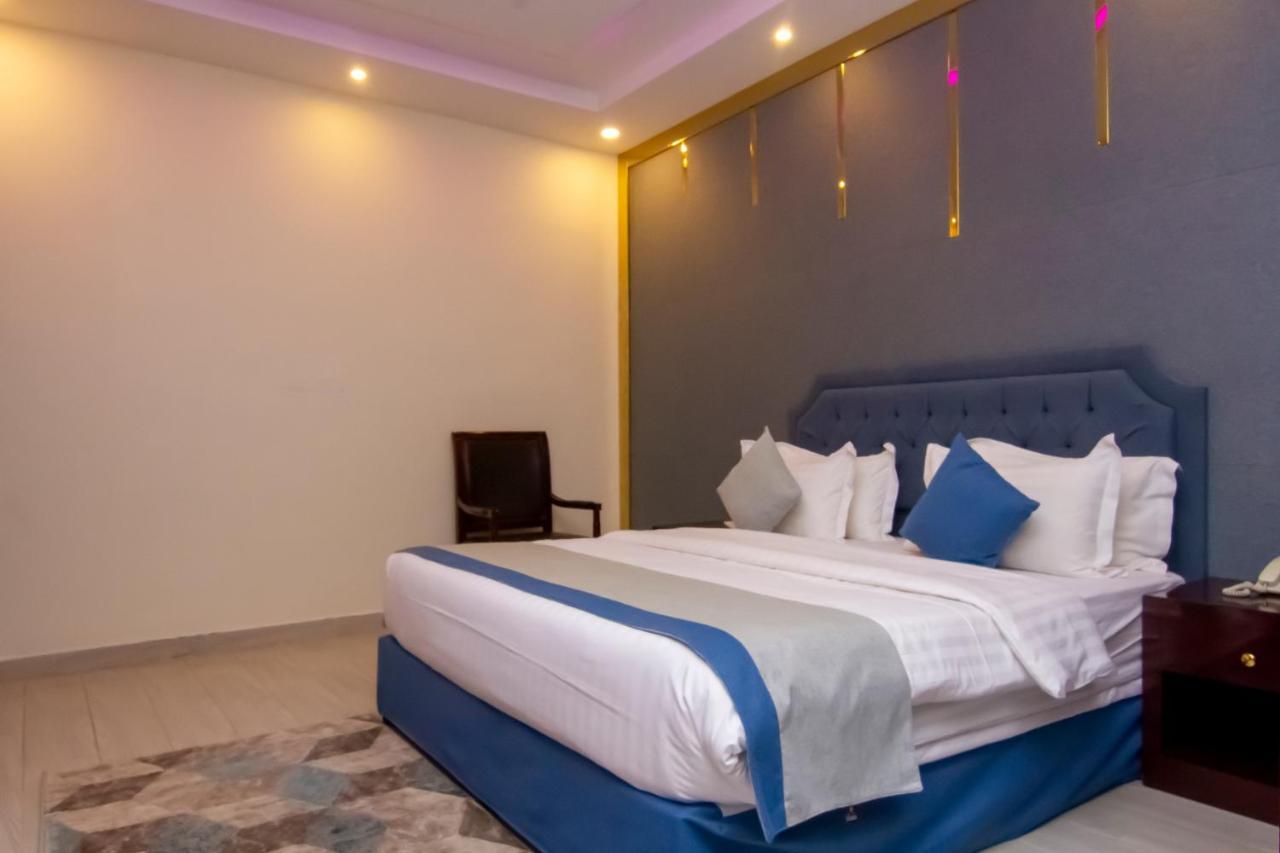 ال متعب سويتس الفلاح 1 Aparthotel Riyadh Exteriör bild